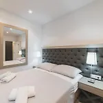 Vila Luxury Close To The With Pool Abeona