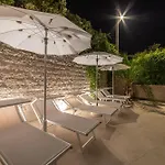 Luxury Close To The With Pool Abeona