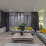 Vila Luxury Close To The With Pool Abeona