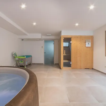 Luxury Close To The With Pool Abeona ヴィラ トロギール