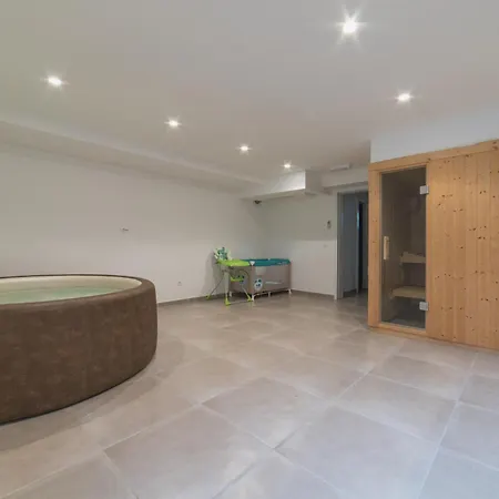 Luxury Close To The With Pool Abeona トロギール
