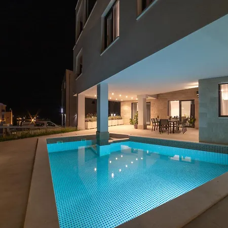 Luxury Close To The With Pool Abeona Vila