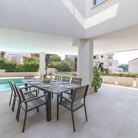 Luxury Close To The With Pool Abeona * トロギール