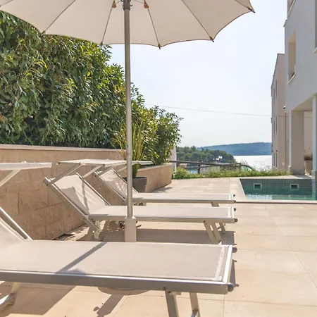 Luxury Close To The With Pool Abeona * トロギール