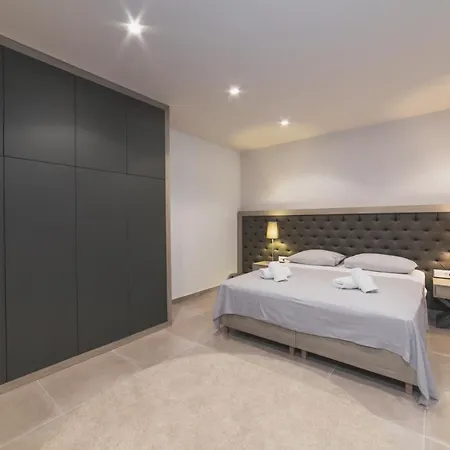 Luxury Close To The With Pool Abeona * トロギール