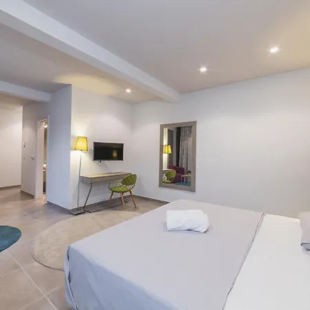 Luxury Close To The With Pool Abeona ヴィラ *