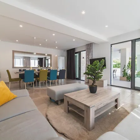 Vila Luxury Close To The With Pool Abeona Trogir
