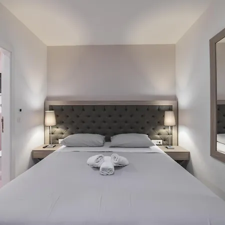 Luxury Close To The With Pool Abeona * トロギール