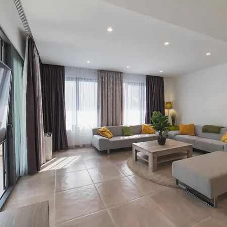 Luxury Close To The With Pool Abeona ヴィラ