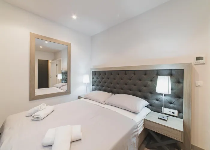 Villa Luxury Close To The With Pool Abeona