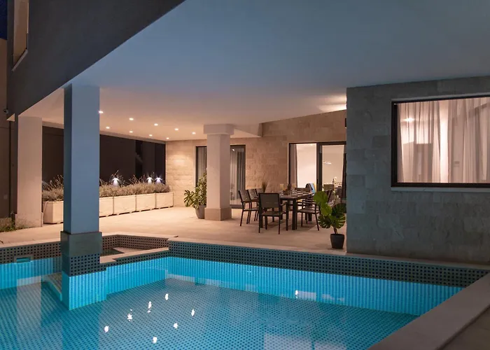 Luxury Close To The With Pool Abeona Trogir