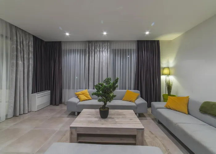 Villa Luxury Close To The With Pool Abeona