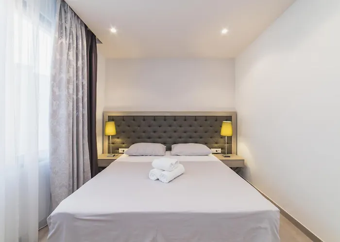 Villa Luxury Close To The With Pool Abeona