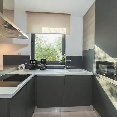 Luxury Close To The With Pool Abeona *