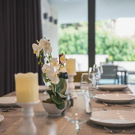 Luxury Close To The With Pool Abeona