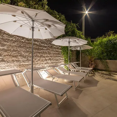 Luxury Close To The With Pool Abeona