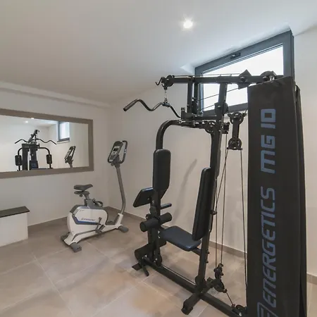 Luxury Close To The With Pool Abeona