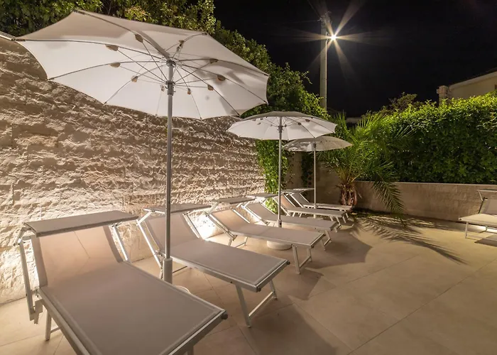 Luxury Close To The With Pool Abeona