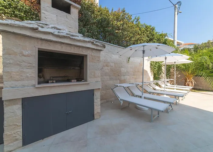 Luxury Close To The With Pool Abeona Trogir