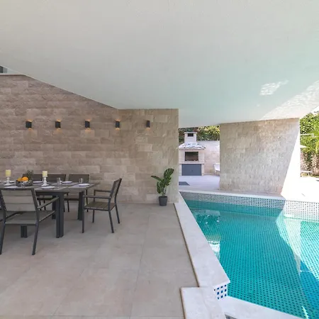 Luxury Close To The With Pool Abeona Villa *