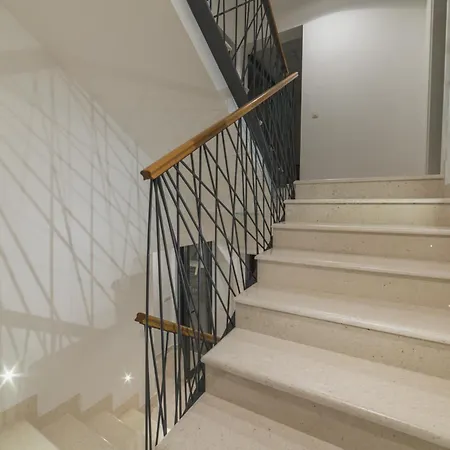 Luxury Close To The With Pool Abeona