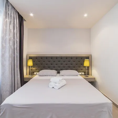 Villa Luxury Close To The With Pool Abeona