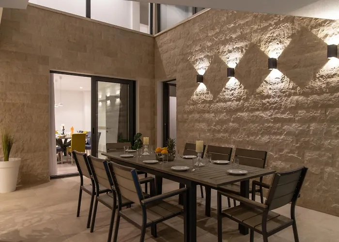 别墅 Luxury Close To The With Pool Abeona 特罗吉尔