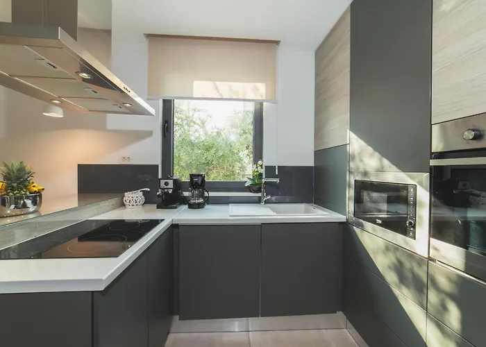 Luxury Close To The With Pool Abeona *