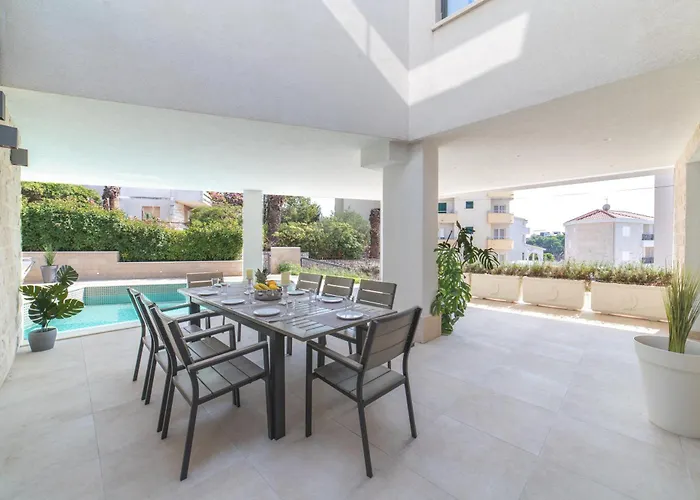 Luxury Close To The With Pool Abeona * 特罗吉尔