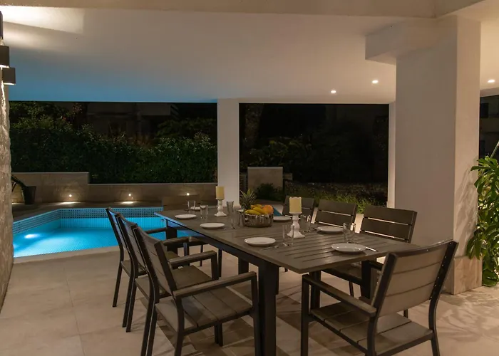 Luxury Close To The With Pool Abeona 别墅