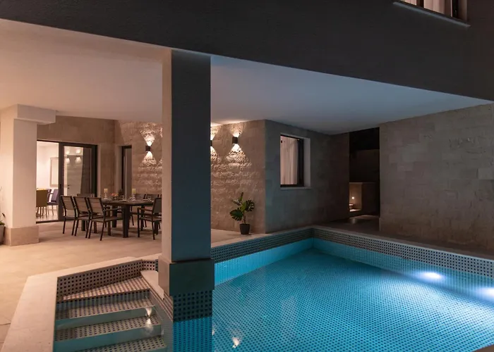 别墅 Luxury Close To The With Pool Abeona *