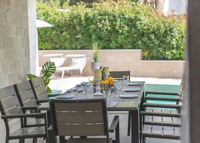 别墅 Luxury Close To The With Pool Abeona 特罗吉尔