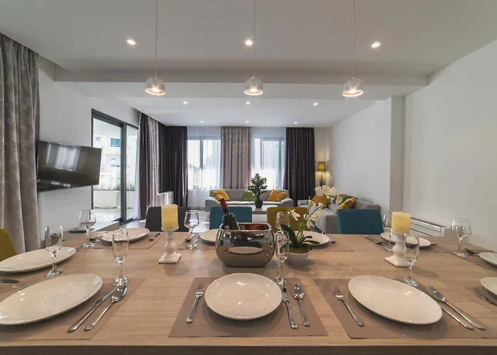 Luxury Close To The With Pool Abeona 别墅 *