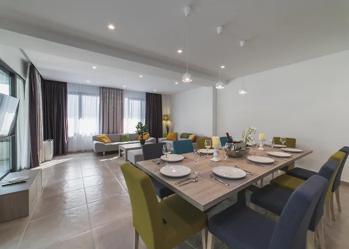 别墅 Luxury Close To The With Pool Abeona