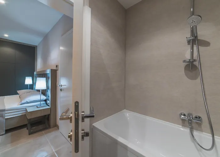 别墅 Luxury Close To The With Pool Abeona