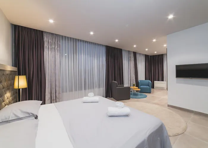 Luxury Close To The With Pool Abeona 别墅
