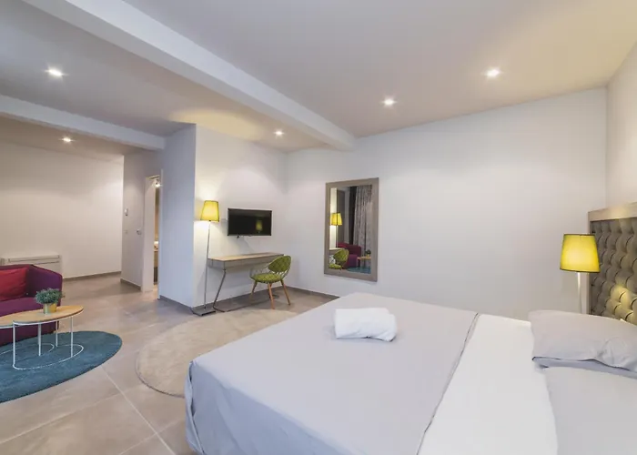 Luxury Close To The With Pool Abeona 别墅 *