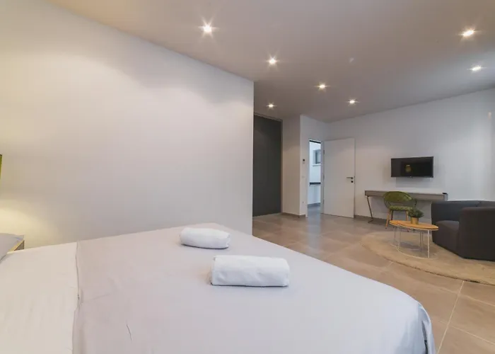 别墅 Luxury Close To The With Pool Abeona *