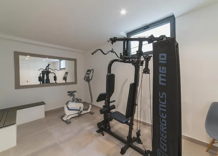 Luxury Close To The With Pool Abeona