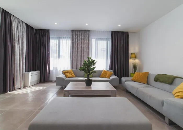 别墅 Luxury Close To The With Pool Abeona *