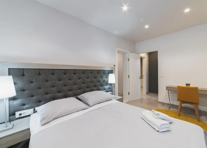 Luxury Close To The With Pool Abeona *